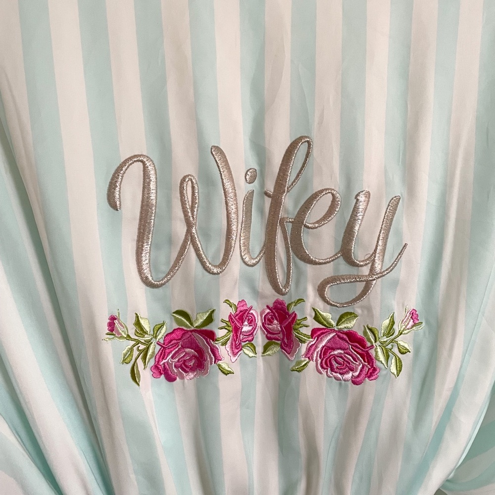 Betsey Johnson Wifey robe - Picture 4 of 5